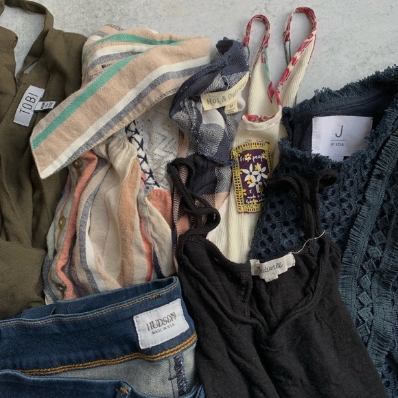 NOT SO MYSTERY BOX OF 7 - Picture 3 of 3